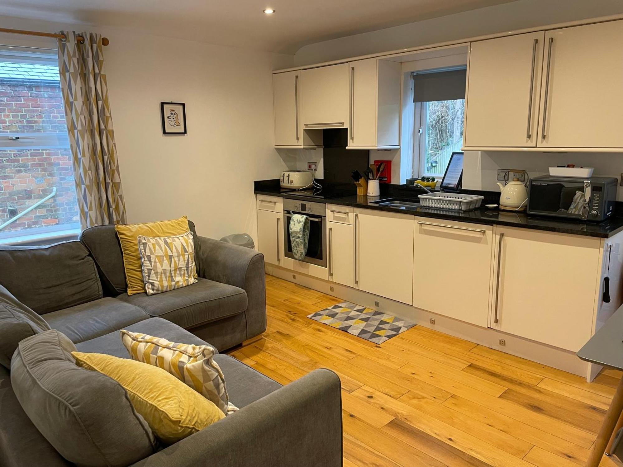 Apartment 4, 11 The